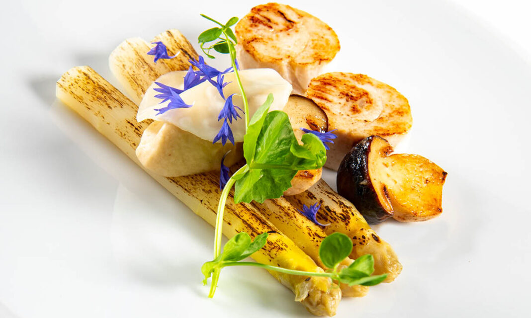 Roulade de coucou de Malines – Asperges belges – Cèpes – Céleri-rave